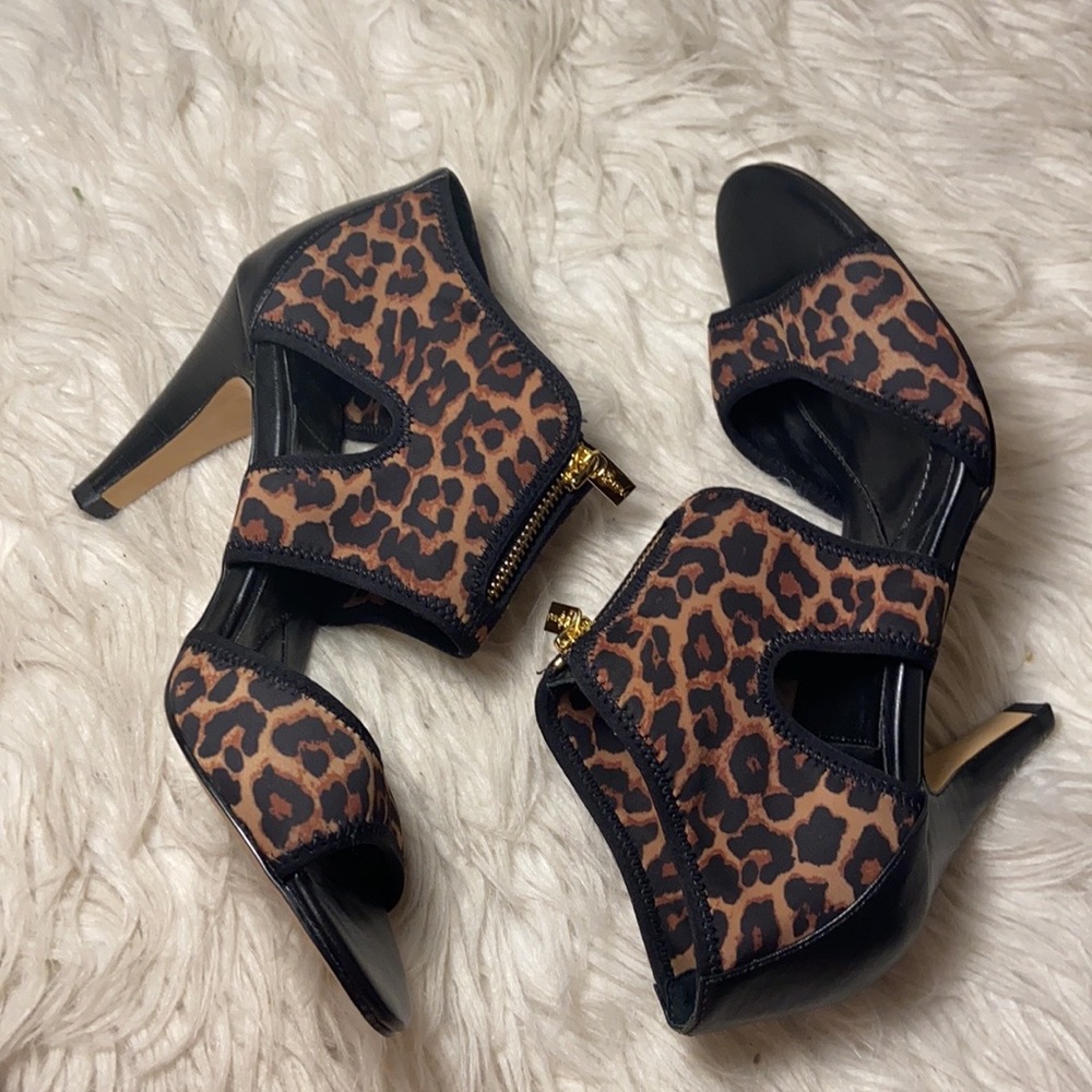 Like new Isola Dani Leopard Print Sandals